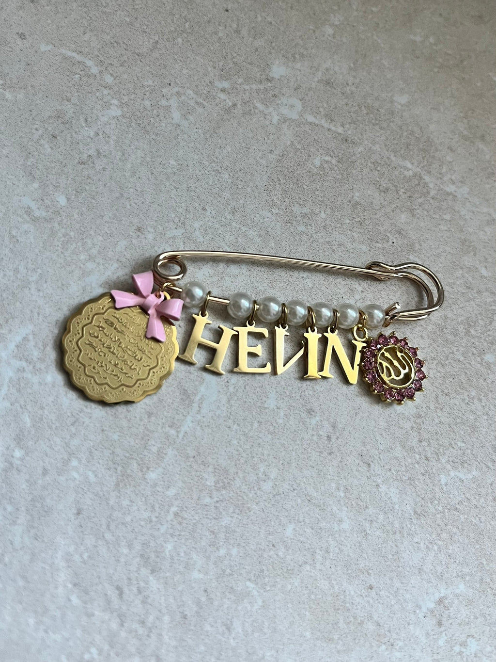 Islamische Babybrosche mit Perlen