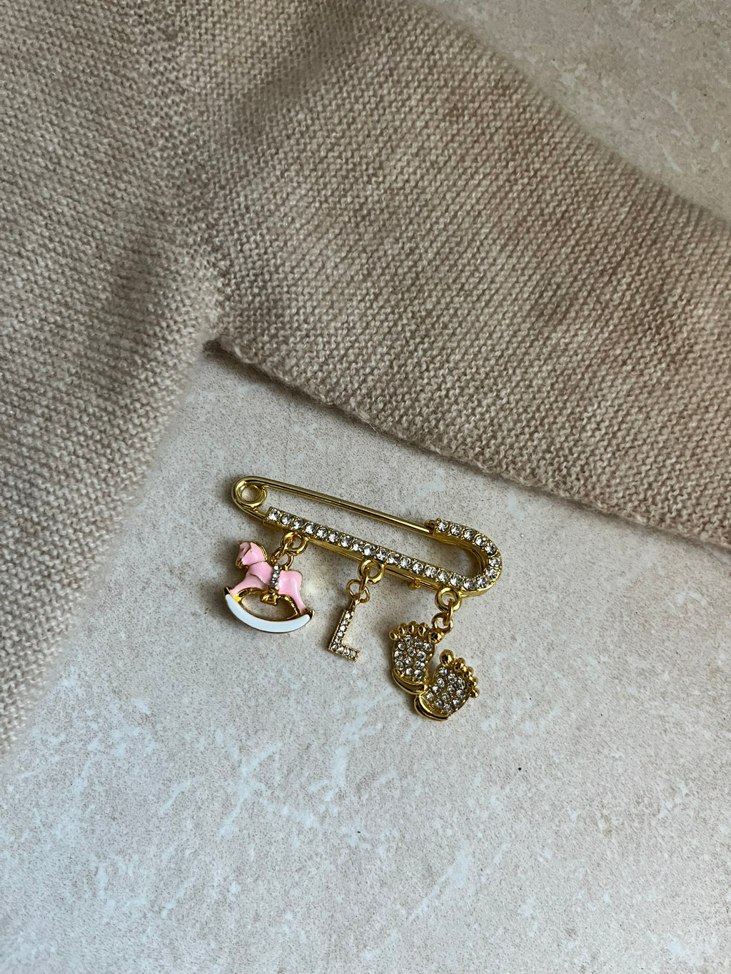 Babybrosche mit Kristallsteinchen