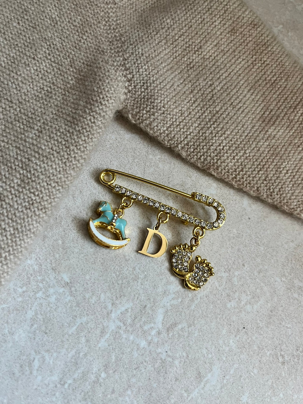 Babybrosche mit Kristallsteinchen