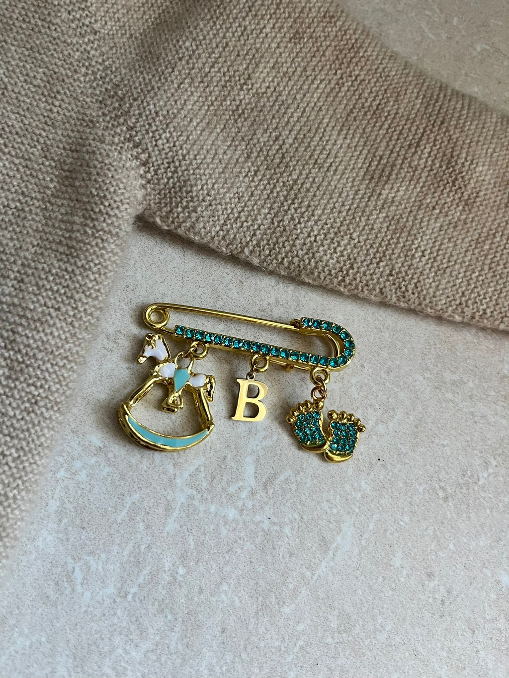 Babybrosche mit Kristallsteinchen