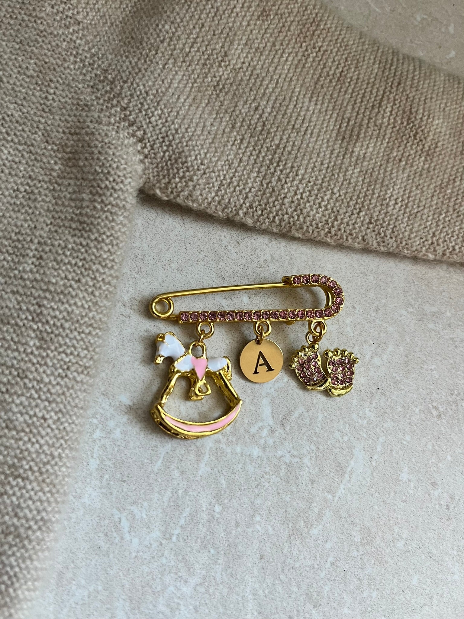 Babybrosche mit Kristallsteinchen