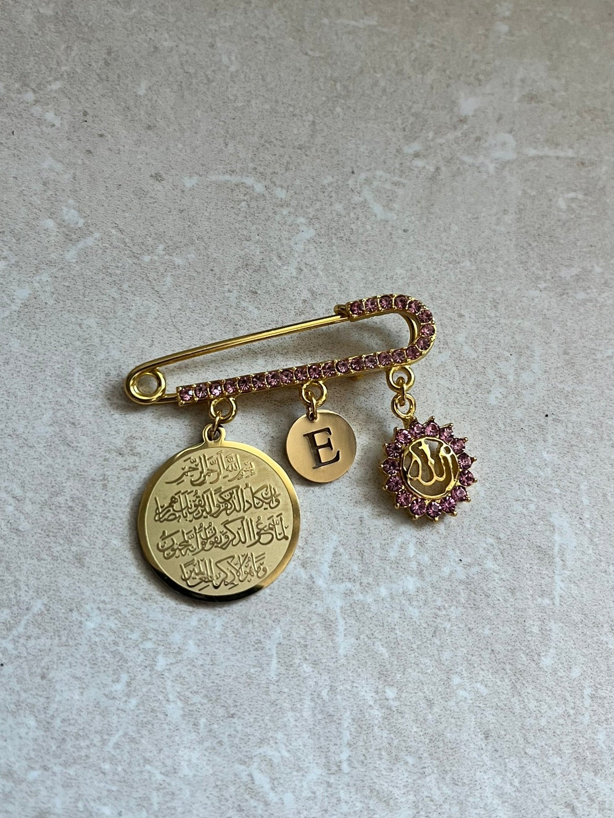 Islamische Babybrosche mit Kristallsteinchen