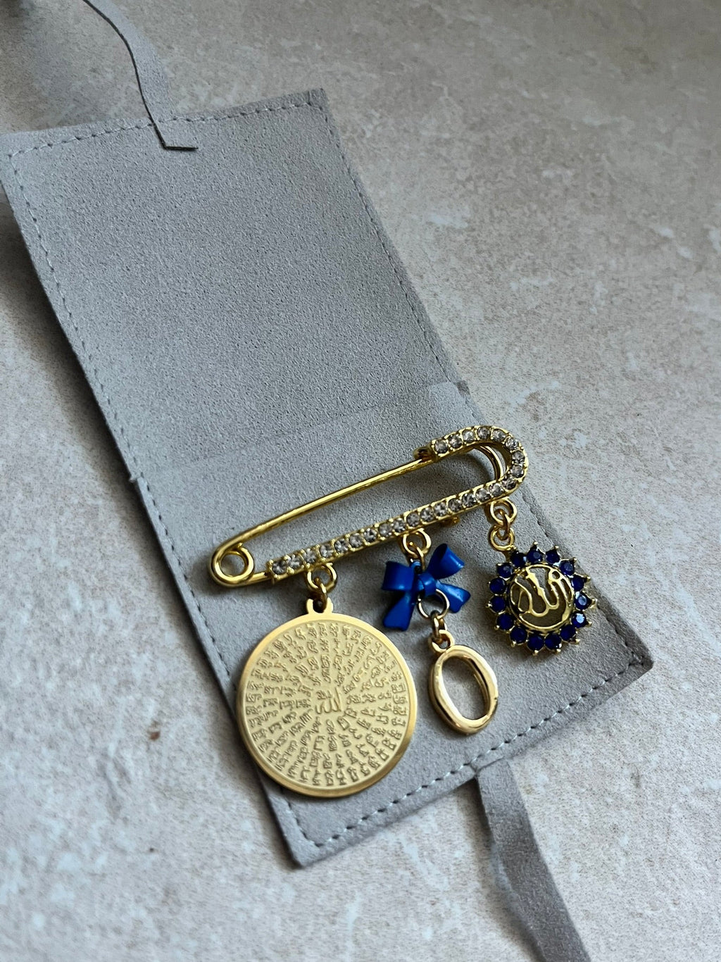 Islamische Babybrosche mit Kristallsteinchen & Schleife