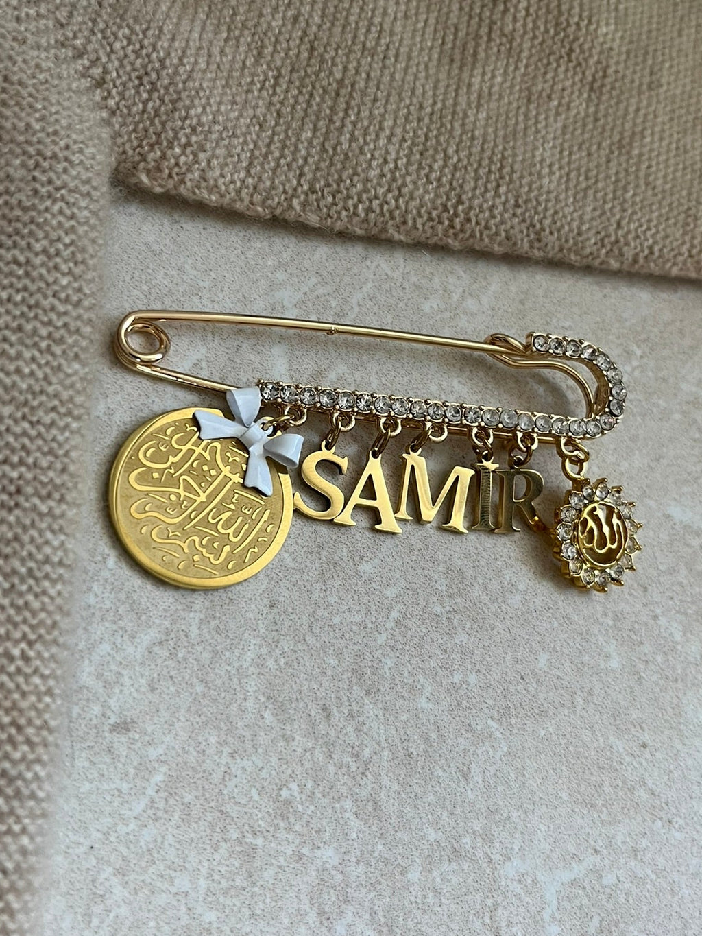 Babybrosche mit Kristallsteinchen