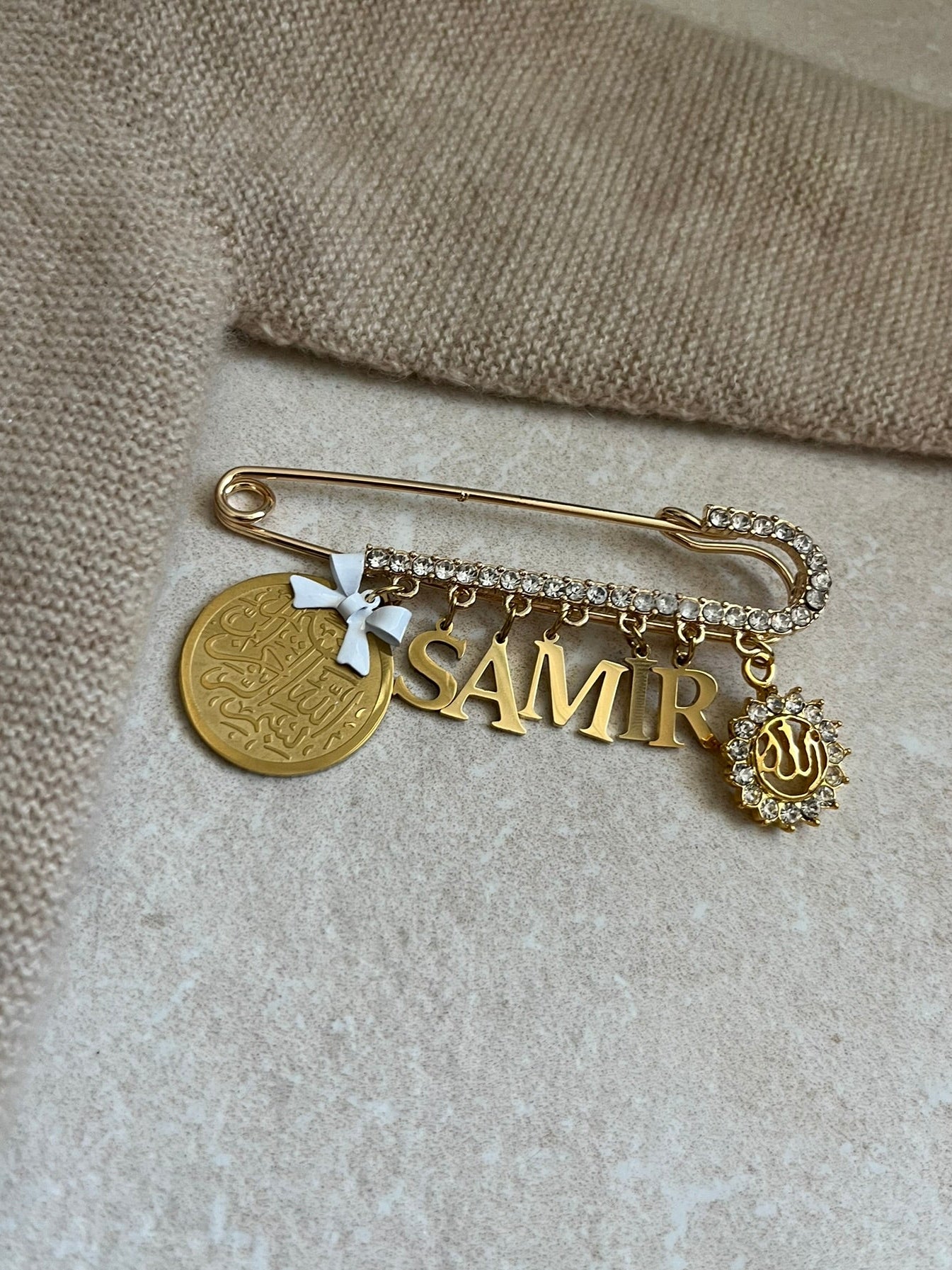 Babybrosche mit Kristallsteinchen