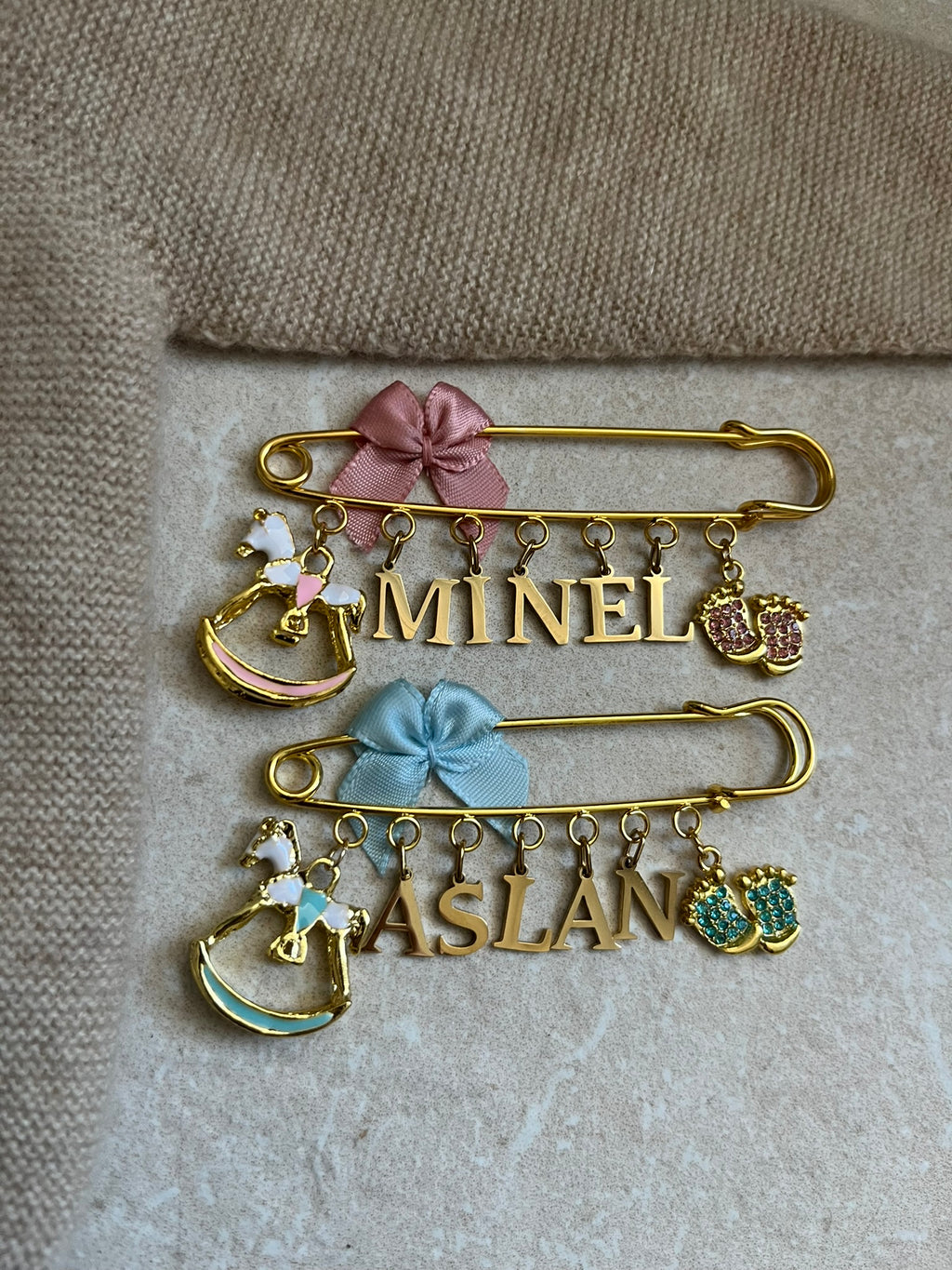 Babybrosche - Anstecknadel