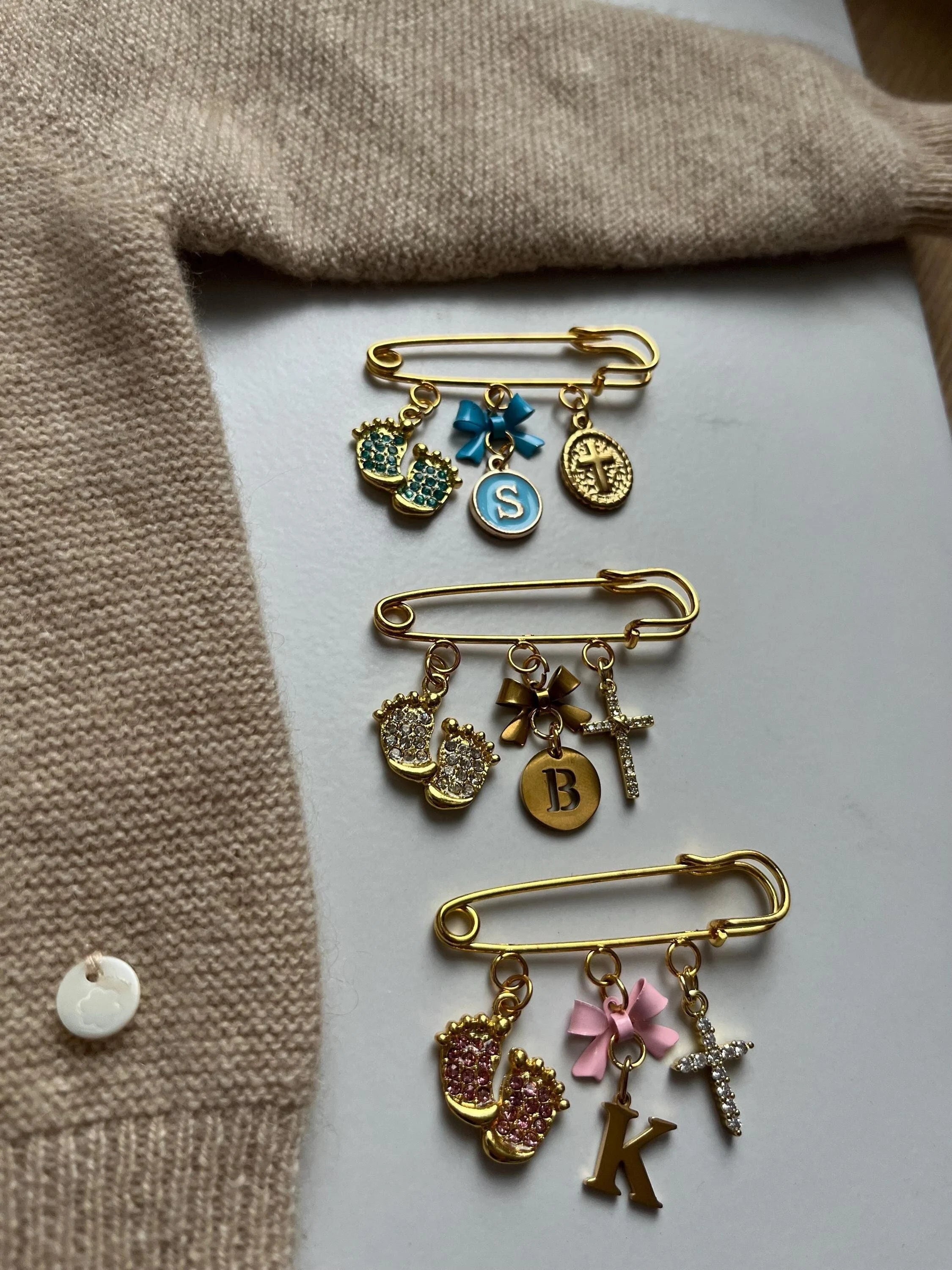 Christliche Babybrosche - Anstecknadel